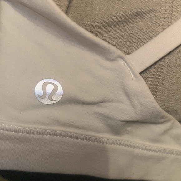Lululemon Sports Bra  criss cross strappy!! - Picture 3 of 10